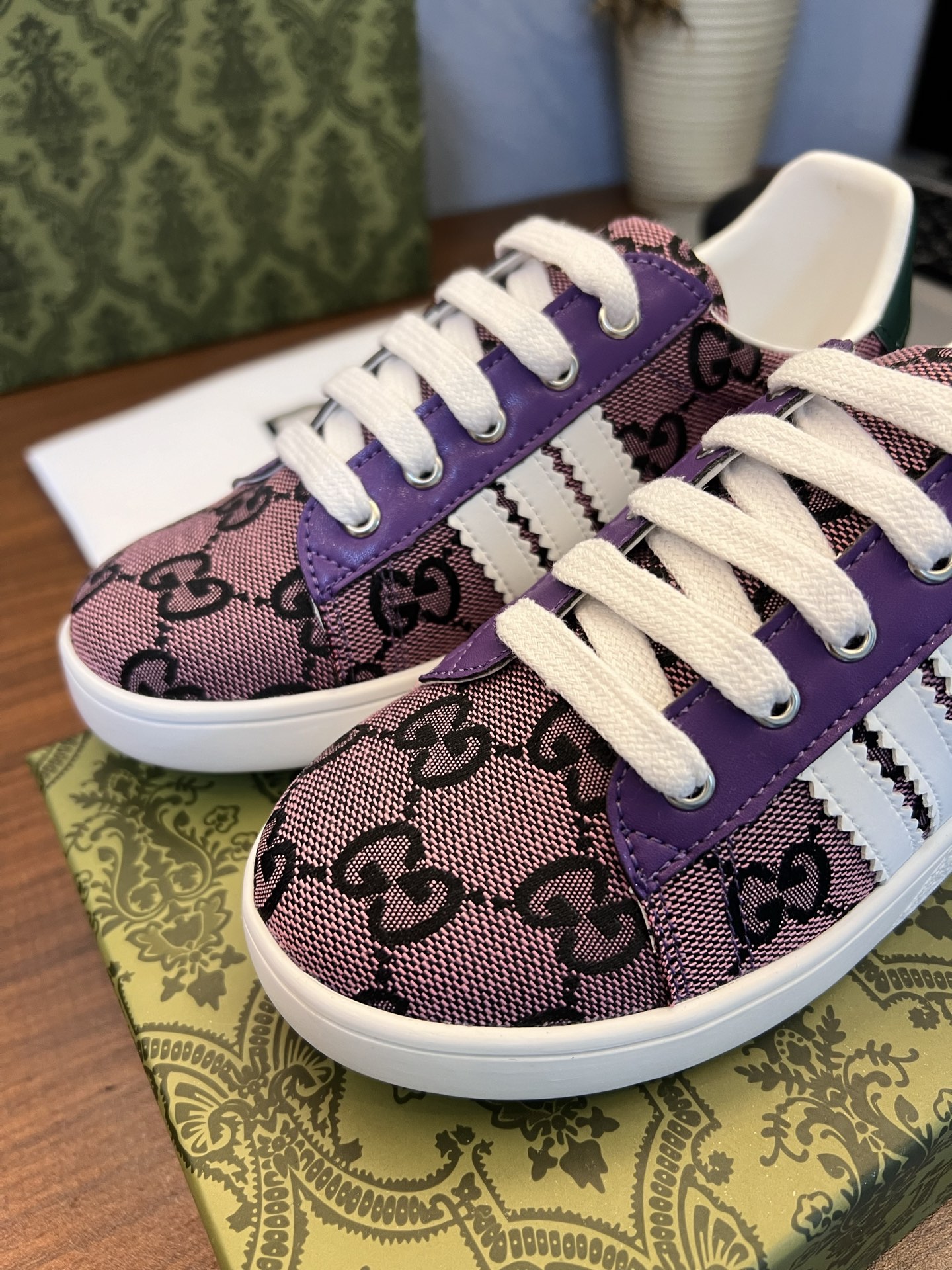 Children's shoes child